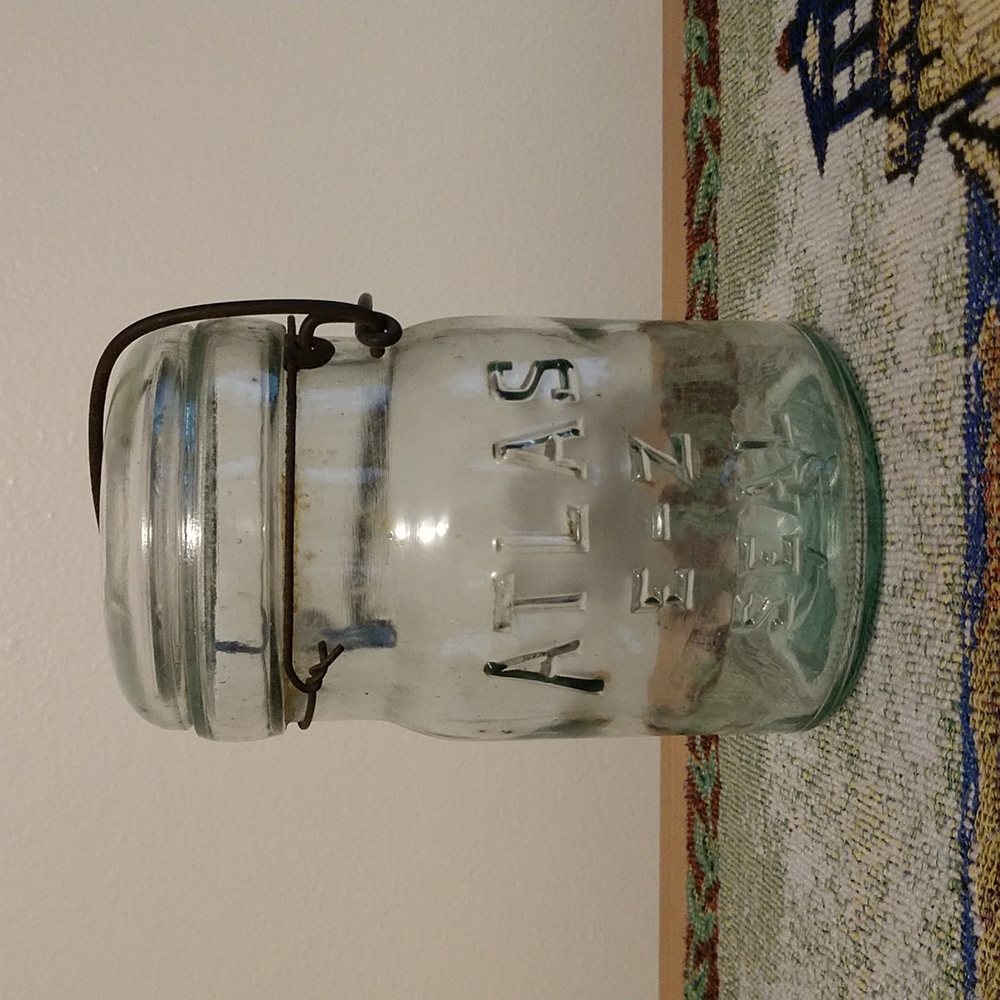 Vintage 5.5" Lidded Aqua Glass Pint Atlas E-Z Seal Jar B1